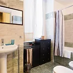 Appartement Guesthost - Cosy Nest Isola District Heart
