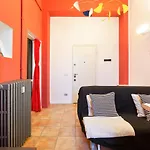Guesthost - Cosy Nest Isola District Heart Appartement *