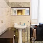 Guesthost - Cosy Nest Isola District Heart Milan