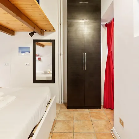 Guesthost - Cosy Nest Isola District Heart Appartement