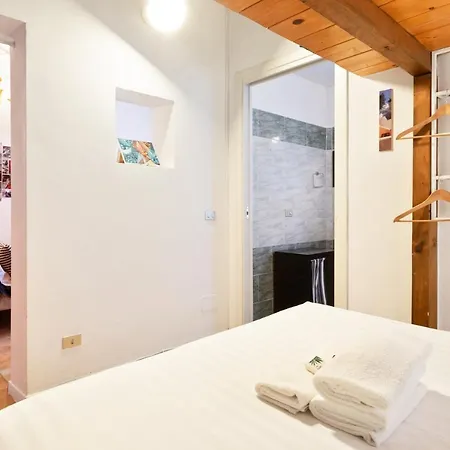 Guesthost - Cosy Nest Isola District Heart *